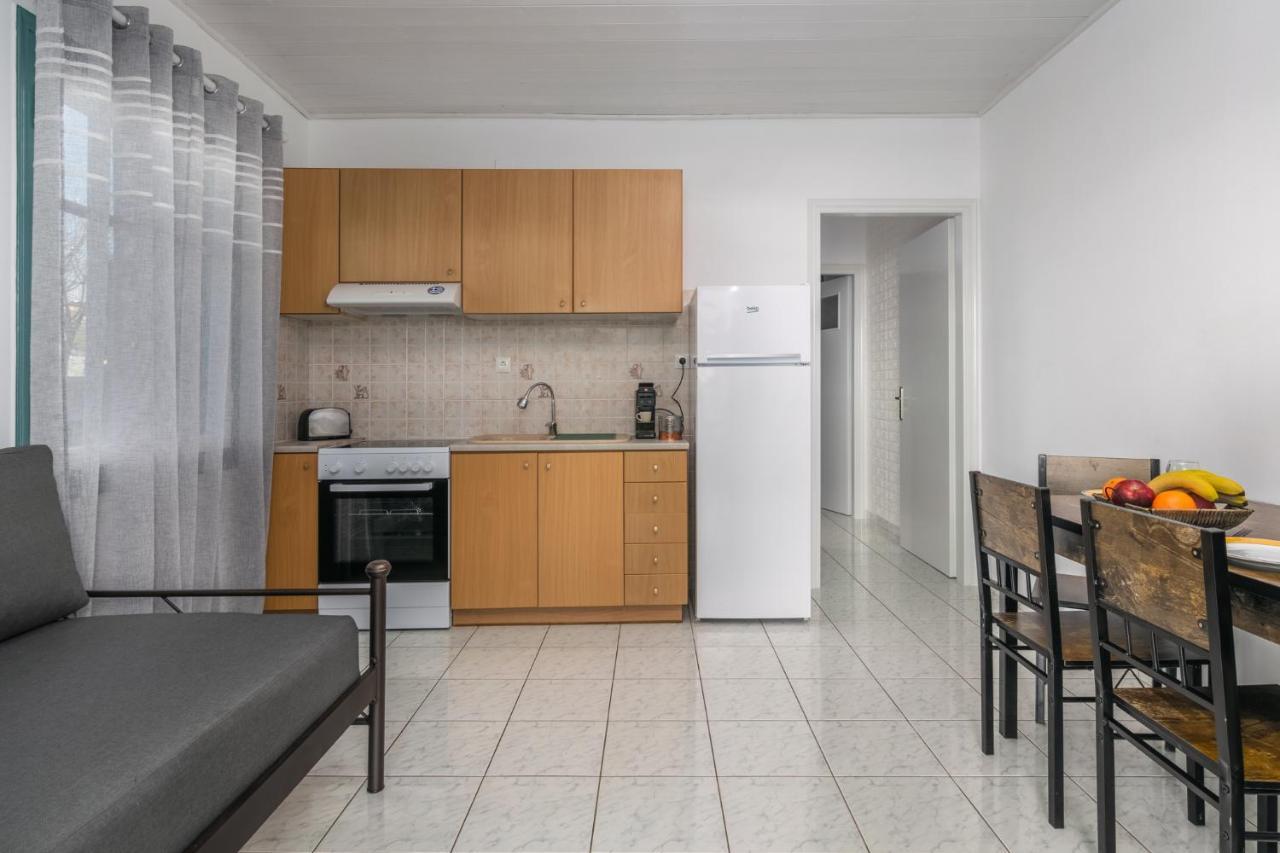 Wood And Stone Apartment Adamantas  Exterior photo